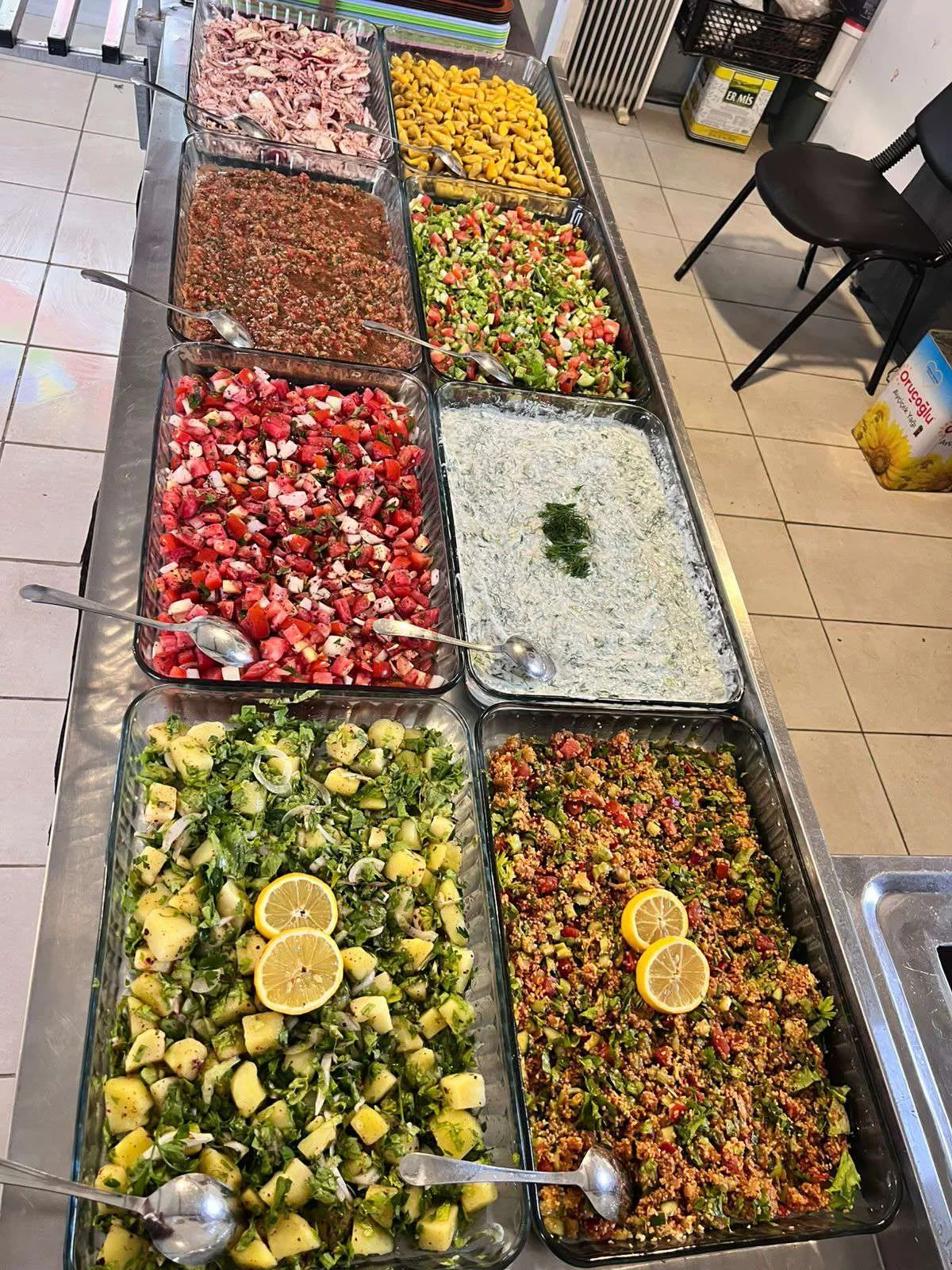 Merkezi üretimde hazırlanan günlük yemekler